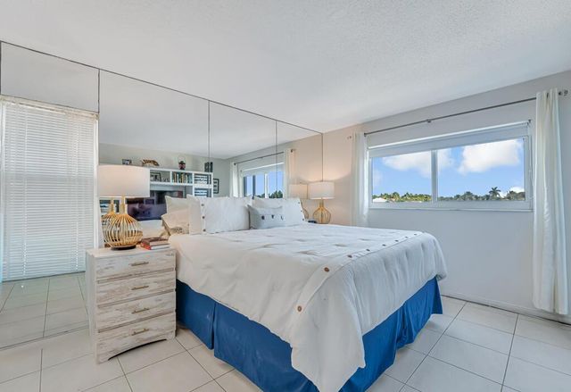 646 Snug Harbor Drive H301, Boynton Beach, FL 33435