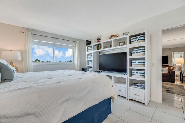 646 Snug Harbor Drive H301, Boynton Beach, FL 33435