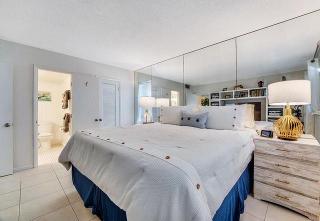 646 Snug Harbor Drive H301, Boynton Beach, FL 33435