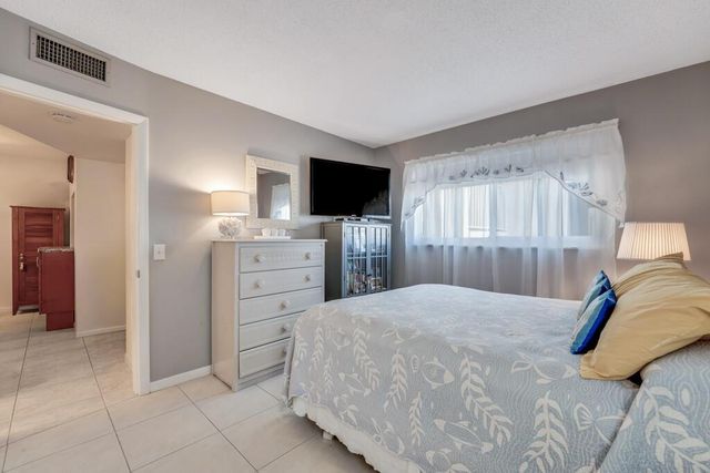 646 Snug Harbor Drive H301, Boynton Beach, FL 33435