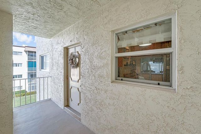 646 Snug Harbor Drive H301, Boynton Beach, FL 33435