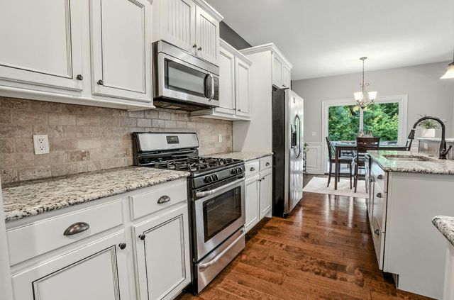 5406 STEEPLECHASE DR, Columbia, MO 65203