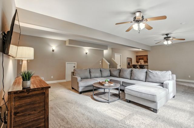 5406 STEEPLECHASE DR, Columbia, MO 65203
