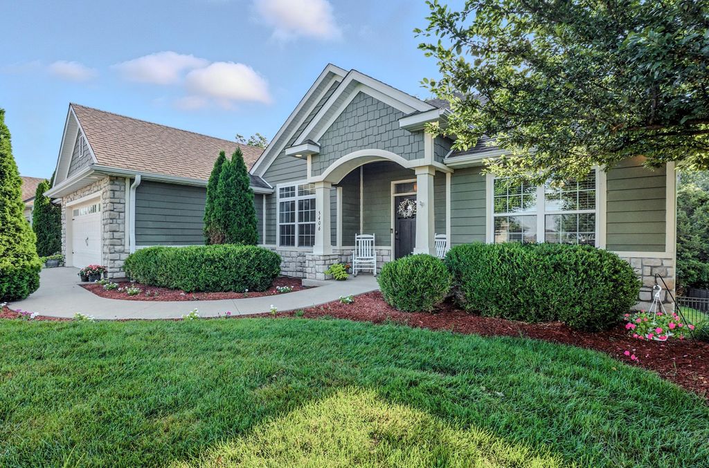 5406 STEEPLECHASE DR, Columbia, MO 65203