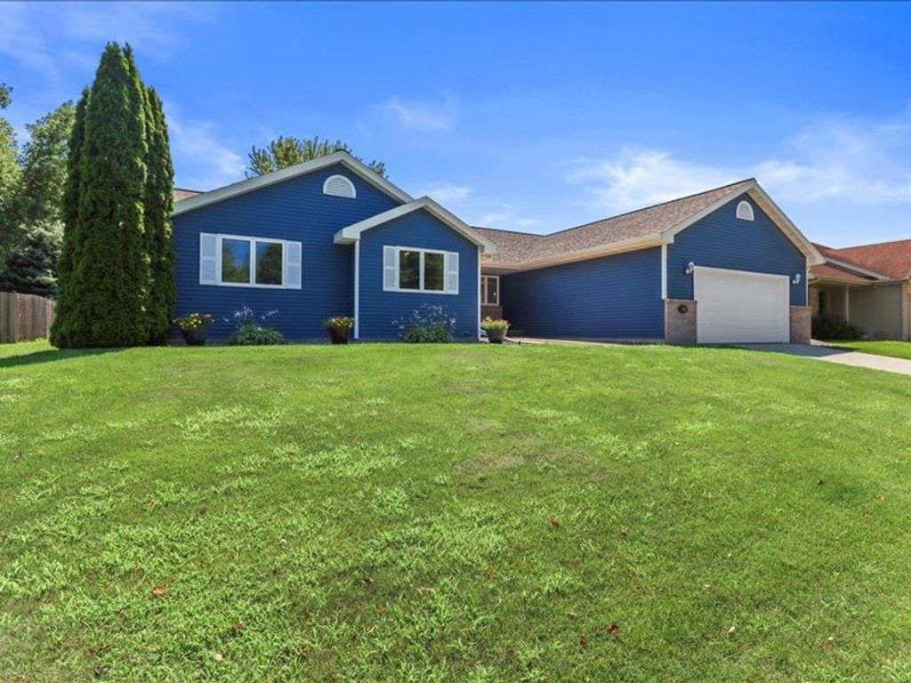 495 Dahl Drive, Deforest, WI 53532
