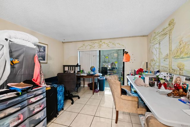 4050 NW 42nd Avenue 215, Lauderdale Lakes, FL 33319