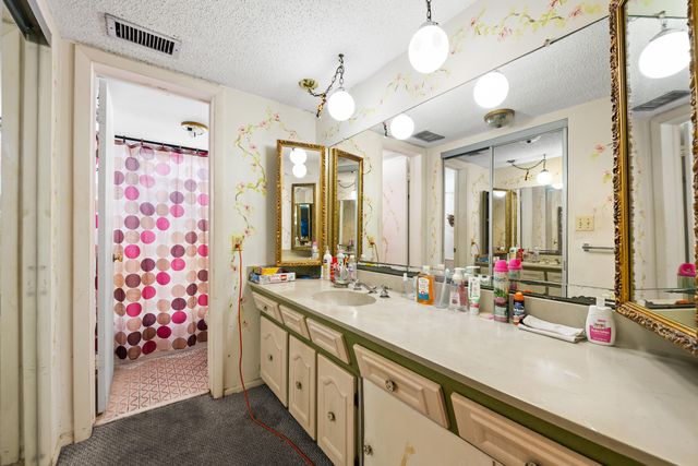 4050 NW 42nd Avenue 215, Lauderdale Lakes, FL 33319