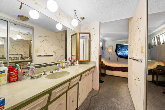 4050 NW 42nd Avenue 215, Lauderdale Lakes, FL 33319