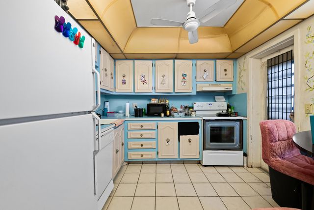 4050 NW 42nd Avenue 215, Lauderdale Lakes, FL 33319