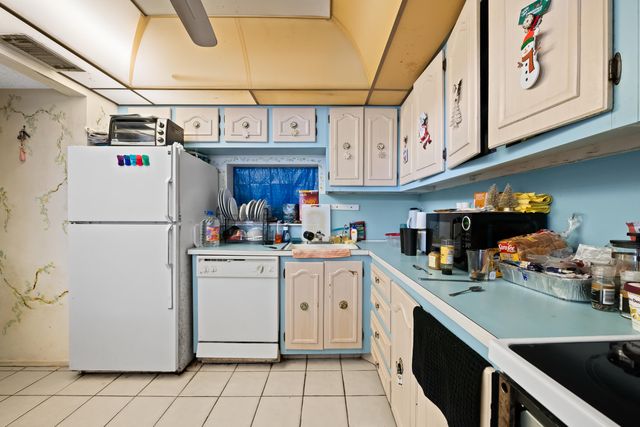 4050 NW 42nd Avenue 215, Lauderdale Lakes, FL 33319