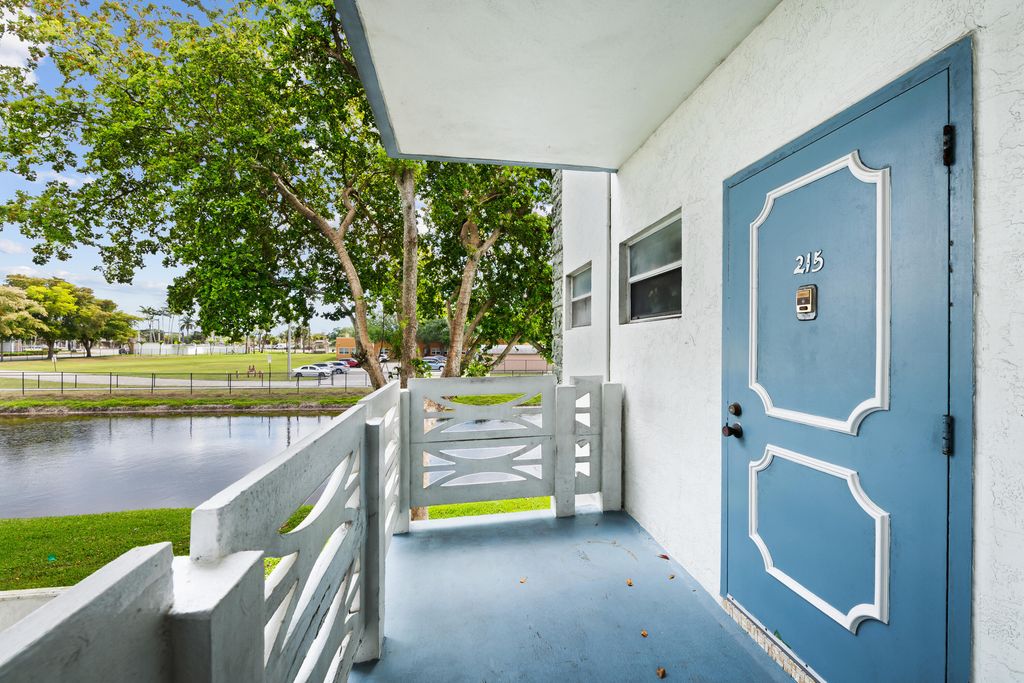 4050 NW 42nd Avenue 215, Lauderdale Lakes, FL 33319