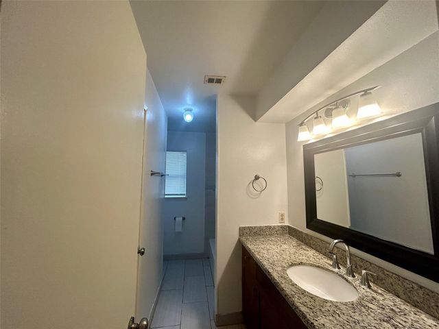 10655 Northbrook Drive, Houston, TX 77043