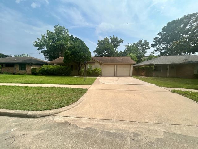 10655 Northbrook Drive, Houston, TX 77043