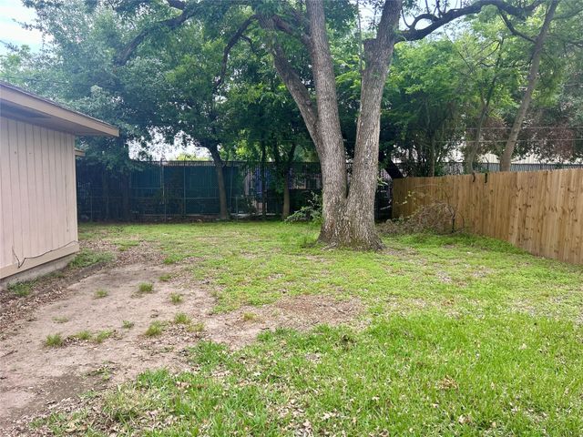 10655 Northbrook Drive, Houston, TX 77043