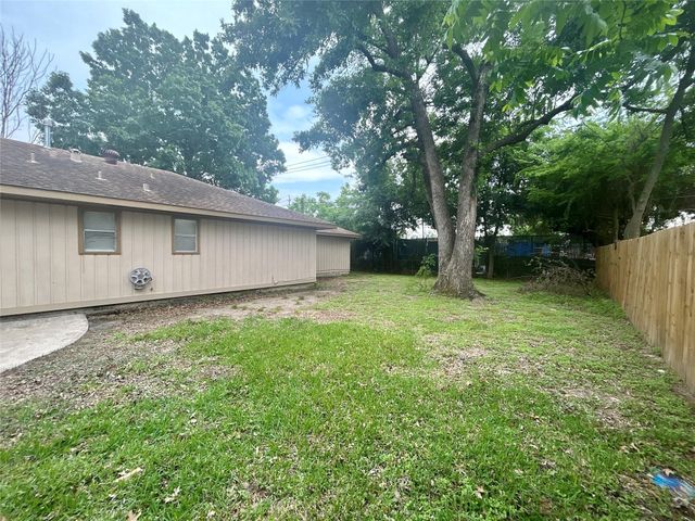 10655 Northbrook Drive, Houston, TX 77043