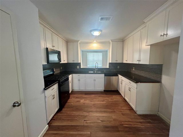 10655 Northbrook Drive, Houston, TX 77043