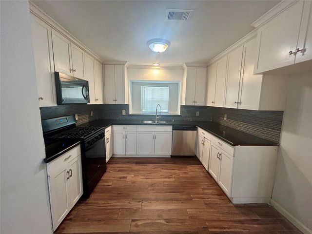 10655 Northbrook Drive, Houston, TX 77043