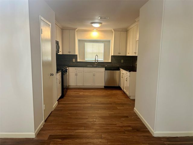 10655 Northbrook Drive, Houston, TX 77043