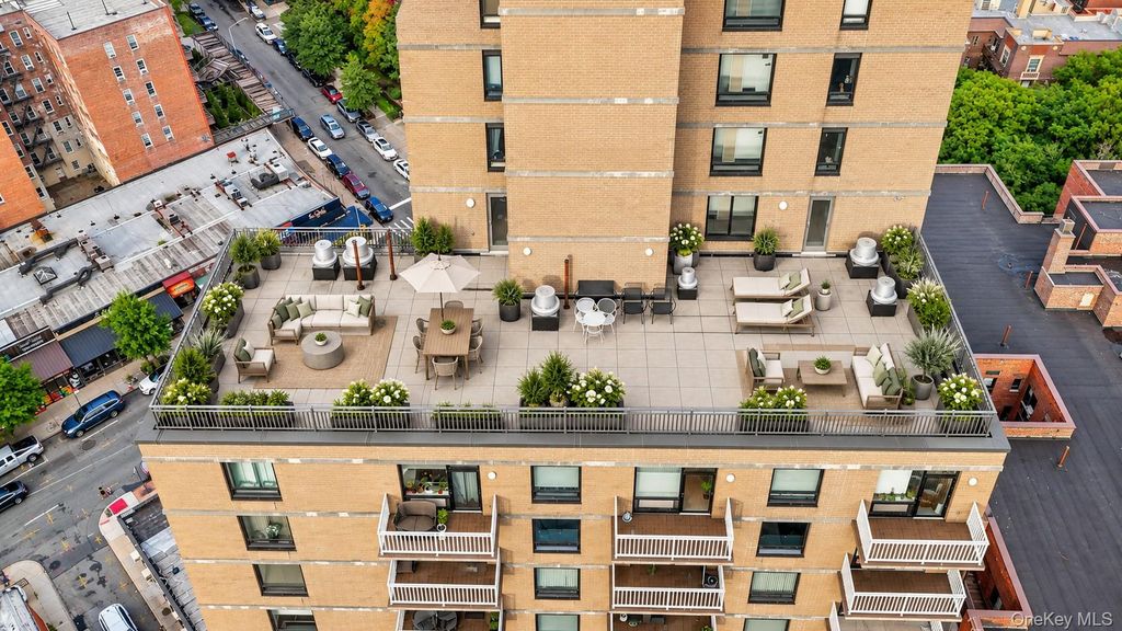 11624 Grosvenor Lane 15B, Kew Gardens, NY 11418 — exterior