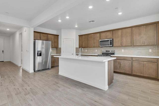 5221 Mount Airy St, Sacramento, CA 95835