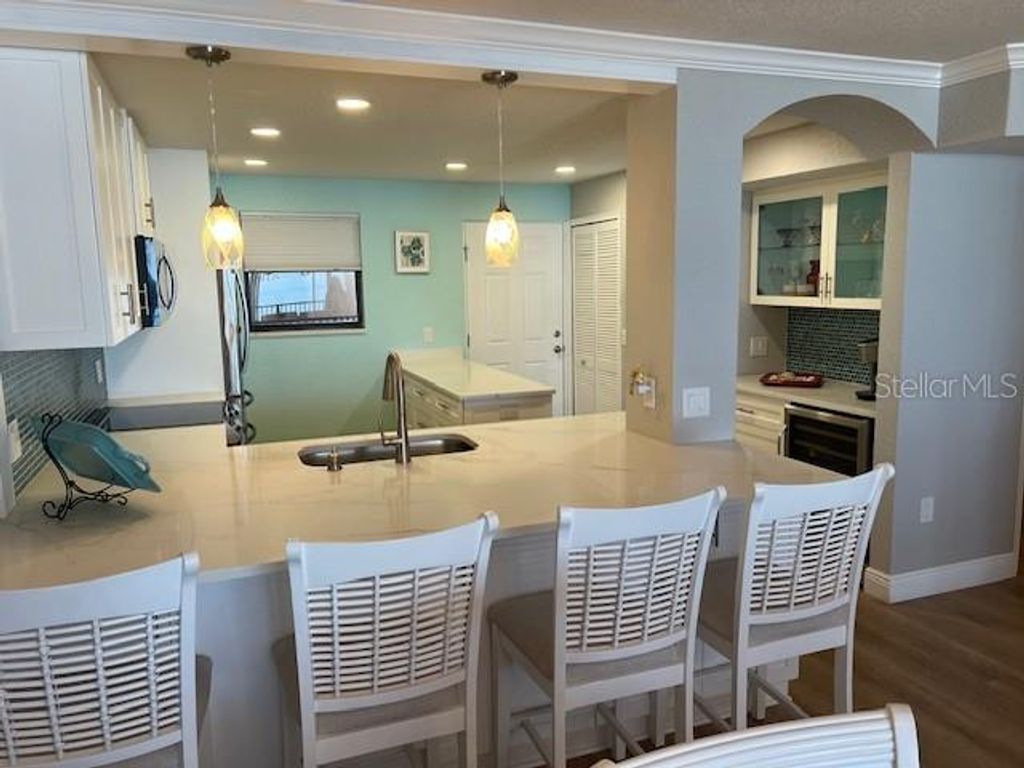 Image 11 of property listing at 18304 GULF BOULEVARD 418, Redington Shores, FL 33708