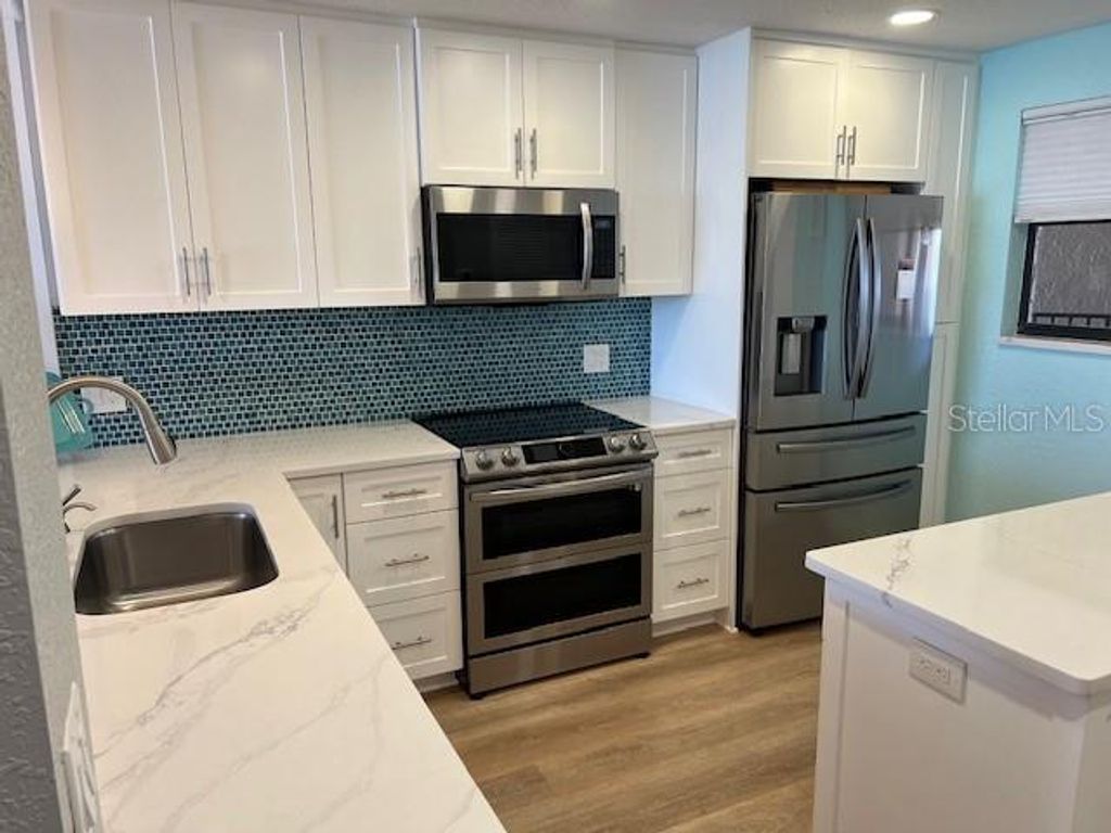 Image 14 of property listing at 18304 GULF BOULEVARD 418, Redington Shores, FL 33708