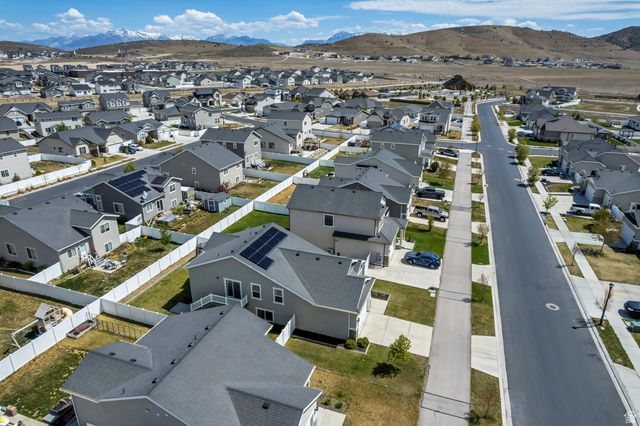 1529 E ERICKSON KNOLL LN, Eagle Mountain, UT 84005