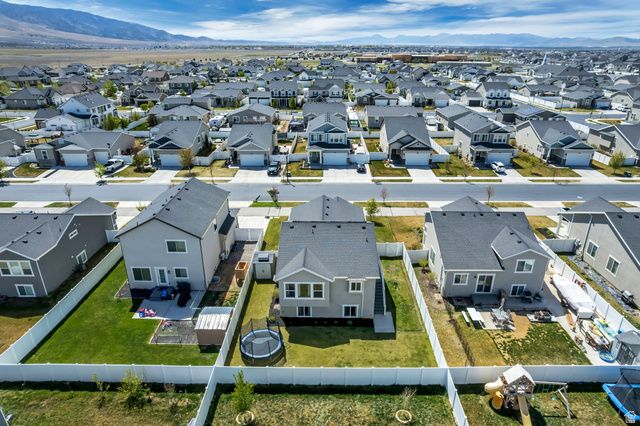 1529 E ERICKSON KNOLL LN, Eagle Mountain, UT 84005