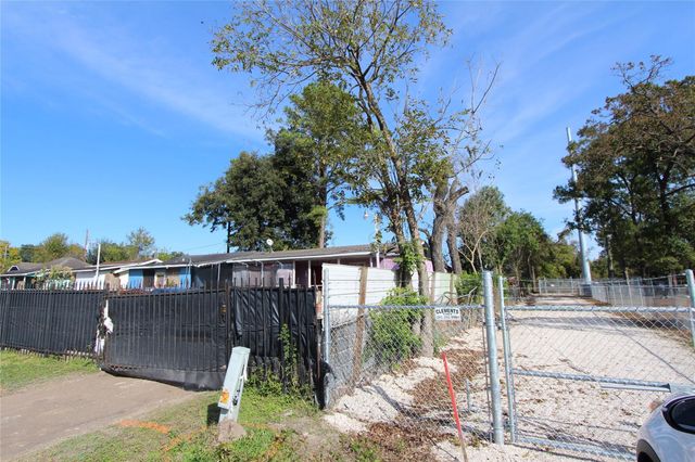 7614 West Street, Houston, TX 77093