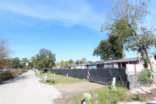 7614 West Street, Houston, TX 77093