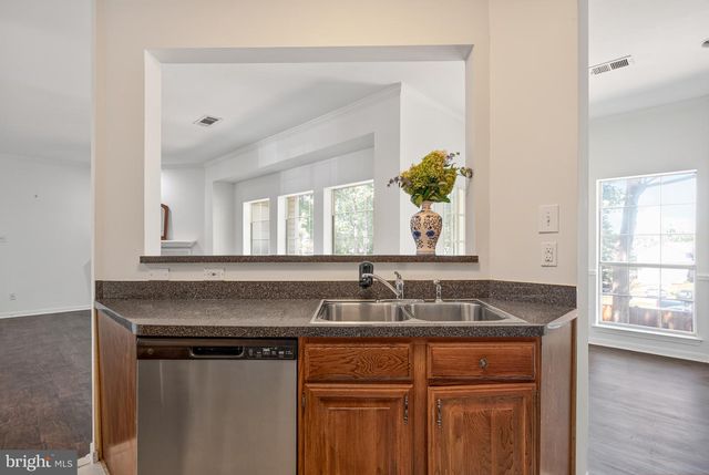 676 GATEWAY DR SE #805, Leesburg, VA 20175
