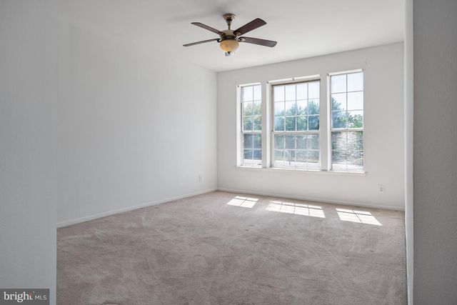 676 GATEWAY DR SE #805, Leesburg, VA 20175
