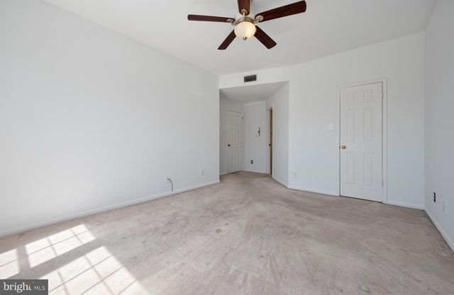 676 GATEWAY DR SE #805, Leesburg, VA 20175