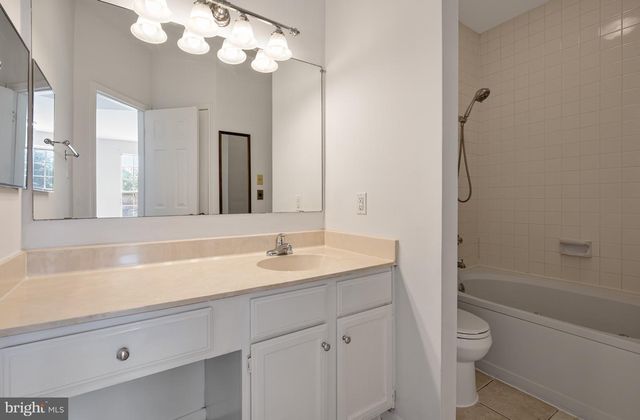676 GATEWAY DR SE #805, Leesburg, VA 20175