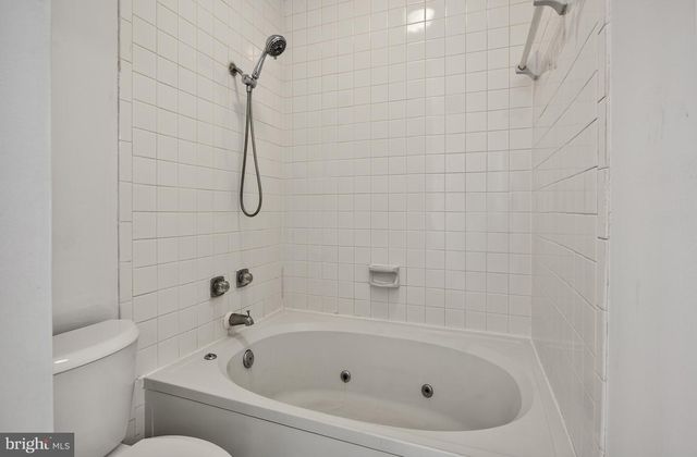 676 GATEWAY DR SE #805, Leesburg, VA 20175