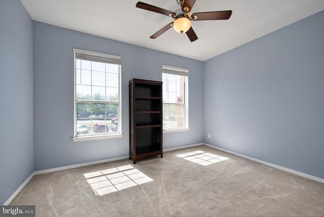 676 GATEWAY DR SE #805, Leesburg, VA 20175