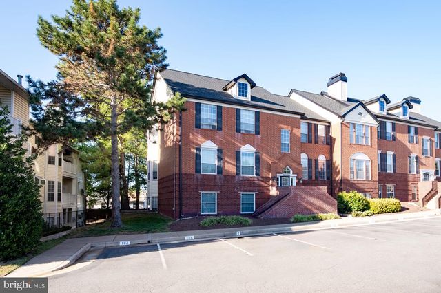 676 GATEWAY DR SE #805, Leesburg, VA 20175