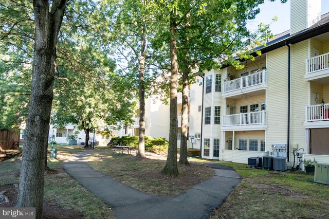 676 GATEWAY DR SE #805, Leesburg, VA 20175