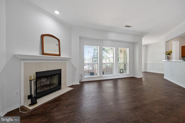 676 GATEWAY DR SE #805, Leesburg, VA 20175