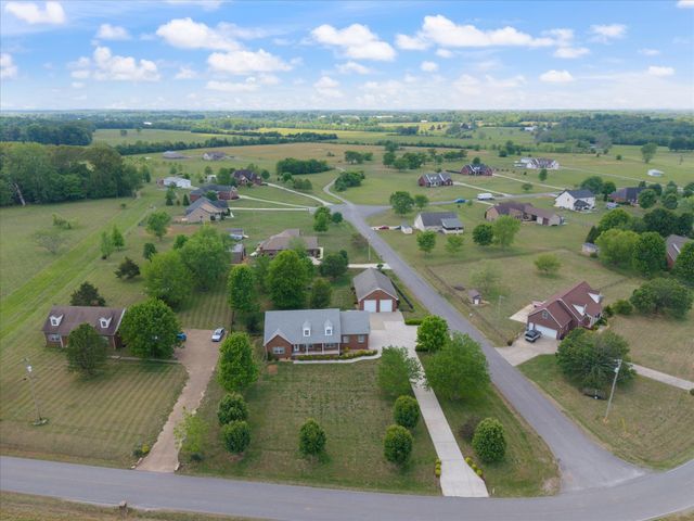 637 Coopertown Rd, Unionville, TN 37180