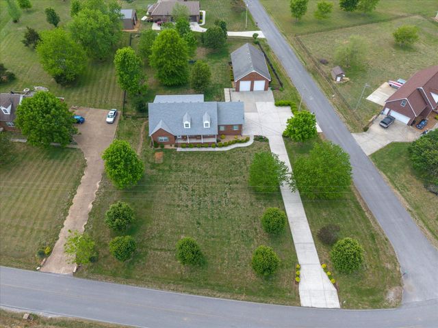 637 Coopertown Rd, Unionville, TN 37180
