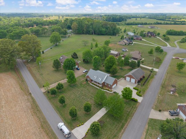 637 Coopertown Rd, Unionville, TN 37180