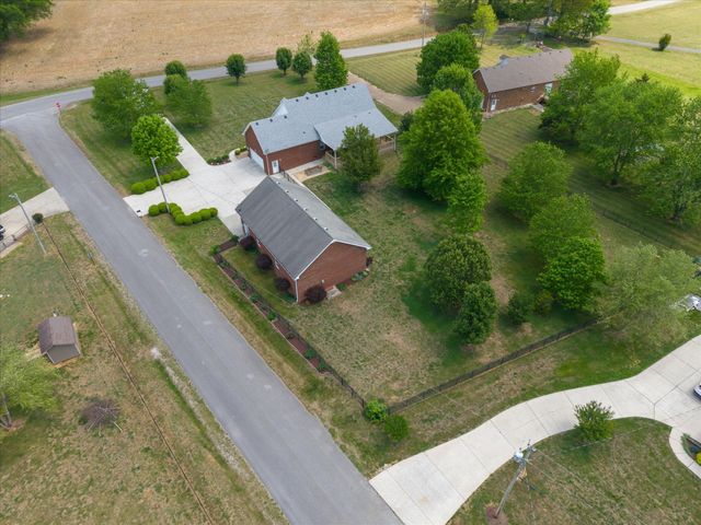 637 Coopertown Rd, Unionville, TN 37180