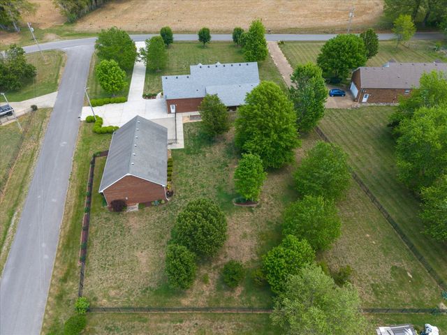 637 Coopertown Rd, Unionville, TN 37180