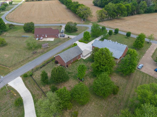 637 Coopertown Rd, Unionville, TN 37180