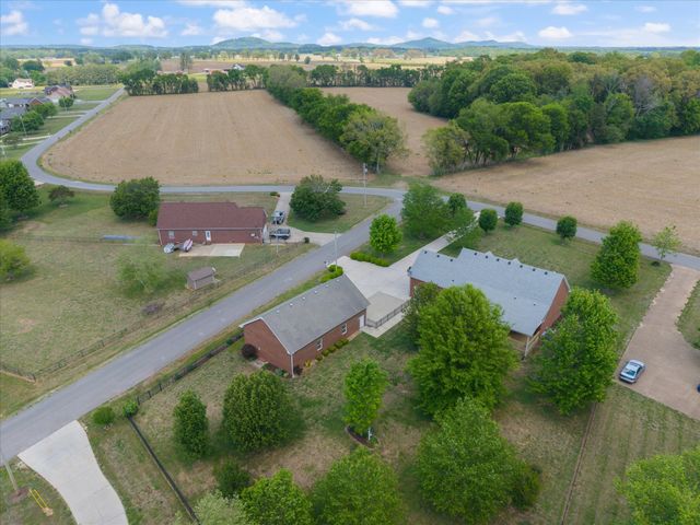 637 Coopertown Rd, Unionville, TN 37180