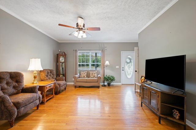 637 Coopertown Rd, Unionville, TN 37180