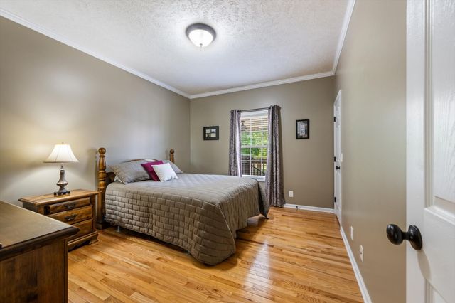 637 Coopertown Rd, Unionville, TN 37180