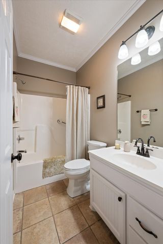 637 Coopertown Rd, Unionville, TN 37180