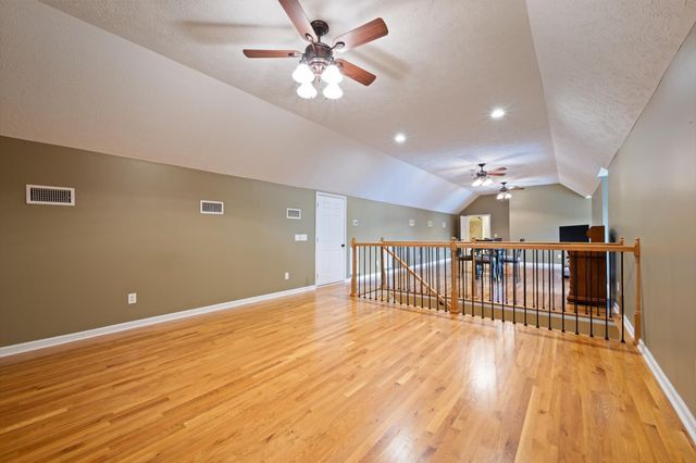 637 Coopertown Rd, Unionville, TN 37180